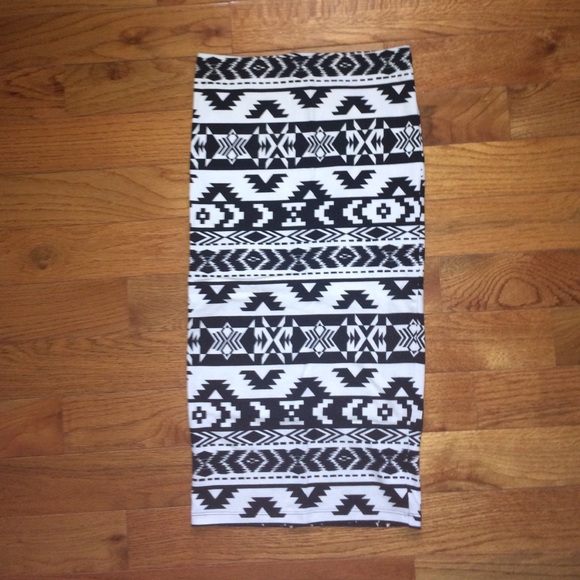 EXPRESS Aztec Print Black White Knit Pencil Skirt - Picture 6 of 6